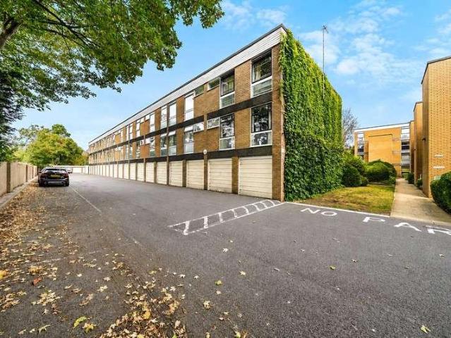 Flat for sale in The Slade, Oxfordshire