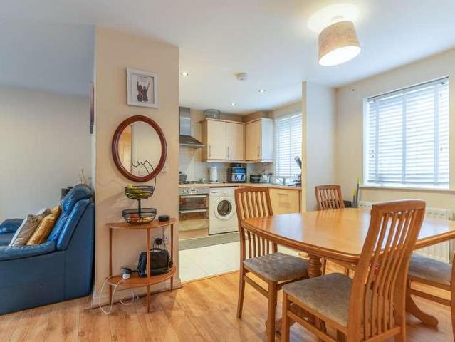 Flat for sale in Coedkernew, Wales