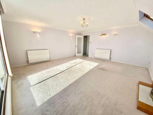 Flat for sale in Highcliffe