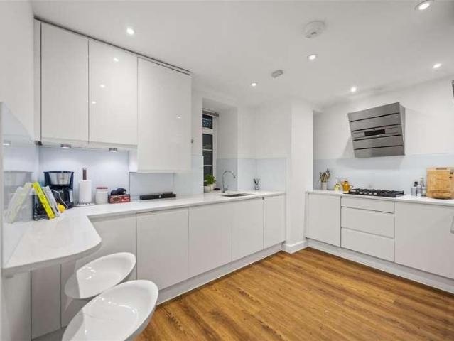 Flat for sale in Belsize Park, Greater London