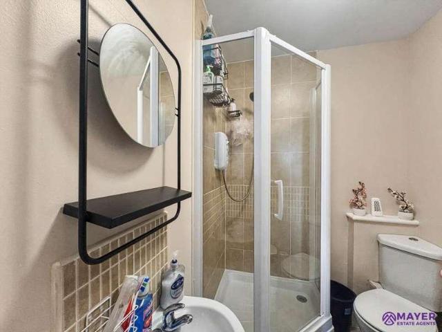 Flat for sale in Mount Wise
