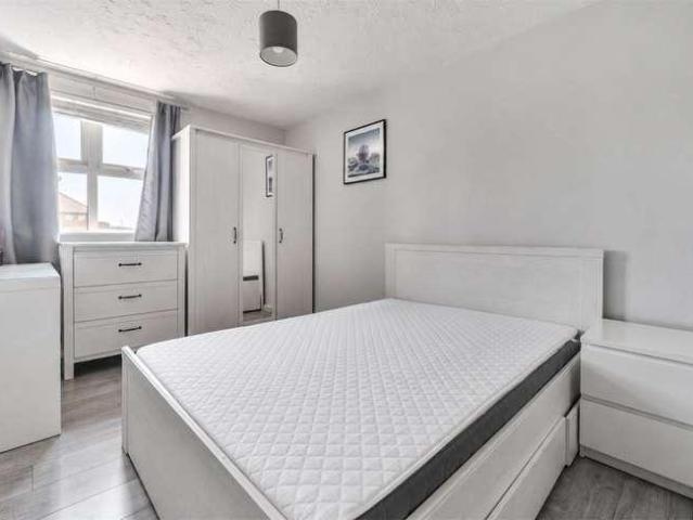 Flat for sale in Slough