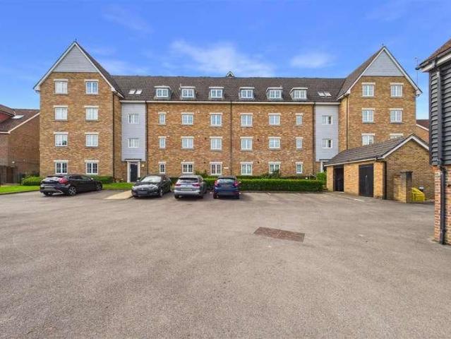 Flat for sale in Priest Down, Hampshire