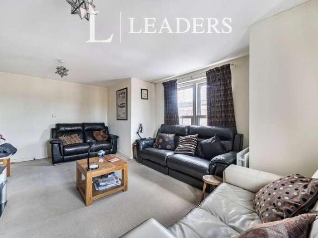 Flat for sale in Tonbridge, Tonbridge and Malling
