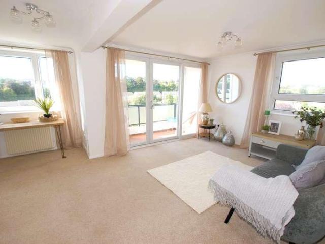 Flat for sale in Golden Valley, Folkestone