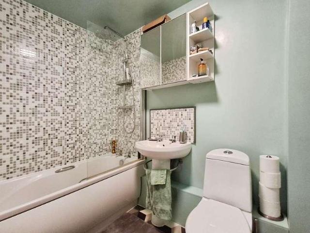 Flat for sale in Elsea Park, South Kesteven
