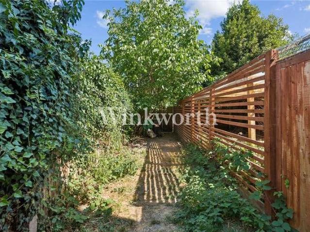 Flat for sale in Palmers Green, Greater London