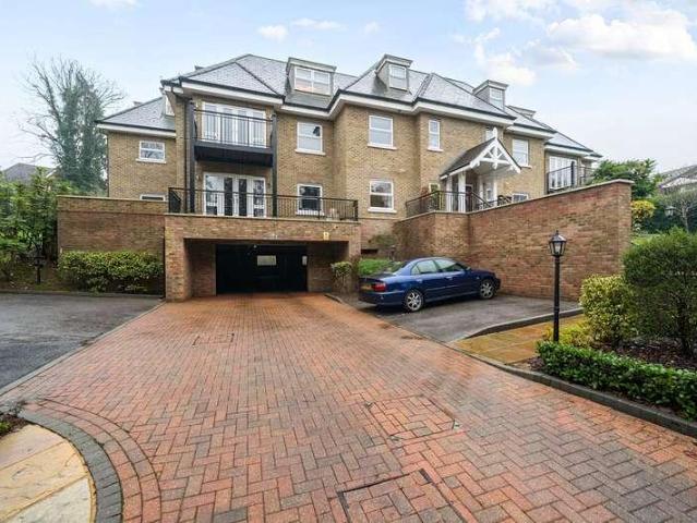 Flat for sale in Gerrards Cross, Denham