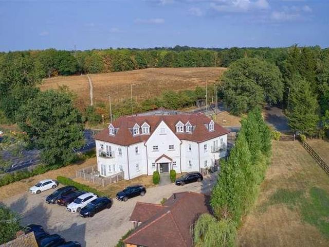 Flat for sale in Bell Bar, Fretherne