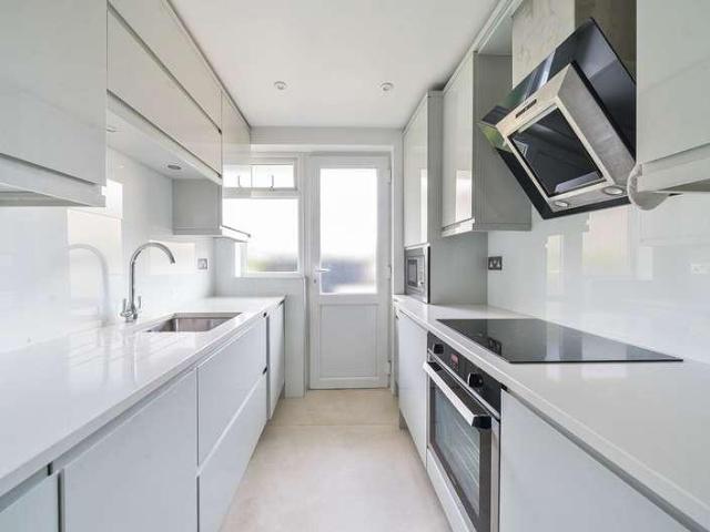 Flat for sale in London Borough of Ealing, Greater London