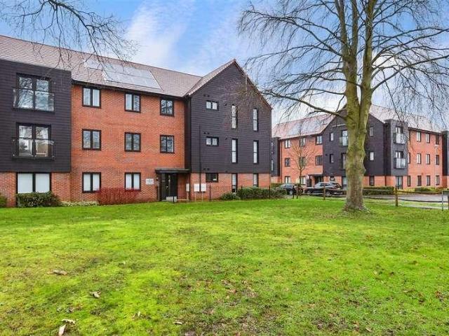 Flat for sale in Leybourne, Bourne Vale