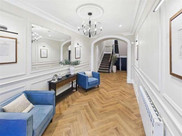 Flat for sale in Tenby, Wales