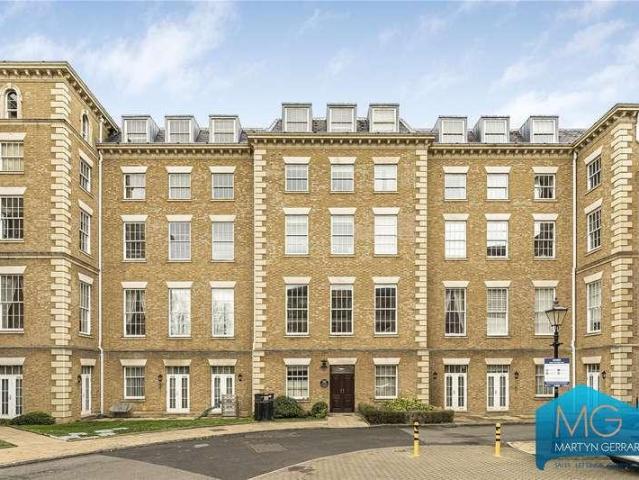 Flat for sale in Friern Barnet, Greater London