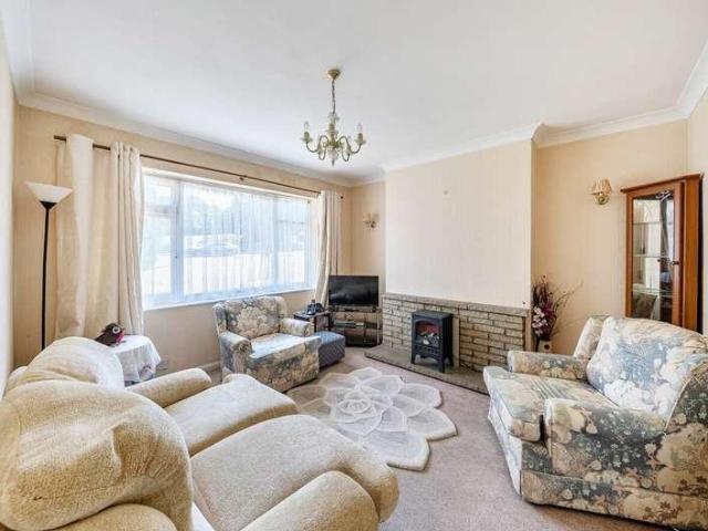 Flat for sale in California, Dunstable
