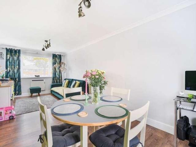 Flat for sale in Pachesham Park, Surrey
