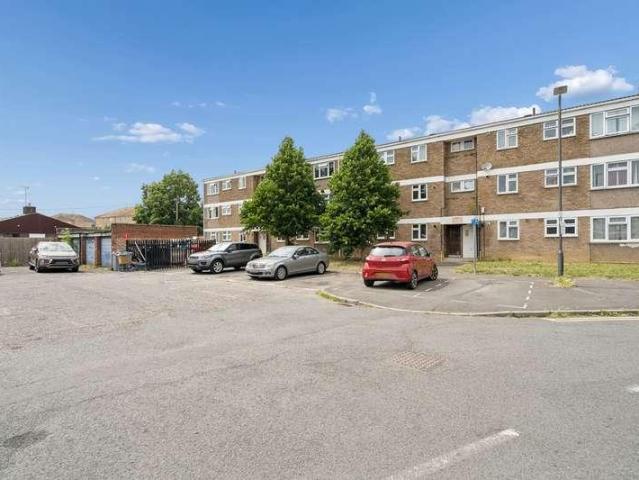 Flat for sale in Slough