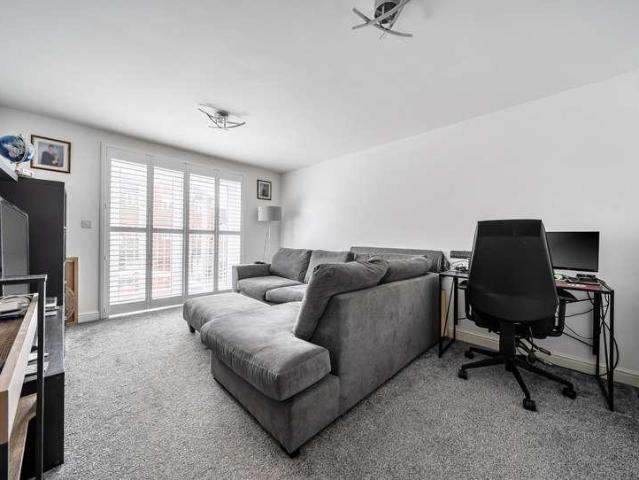 Flat for sale in The Butts, Kent