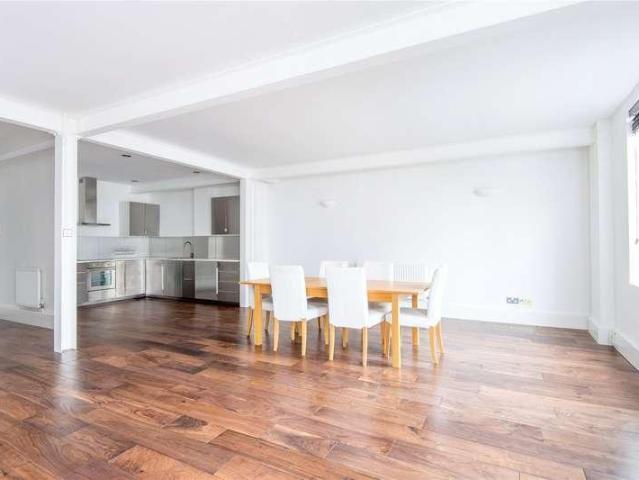 Flat for sale in Finsbury, Greater London