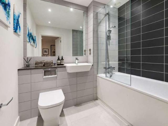 Flat for sale in Isle Of Dogs, Greater London