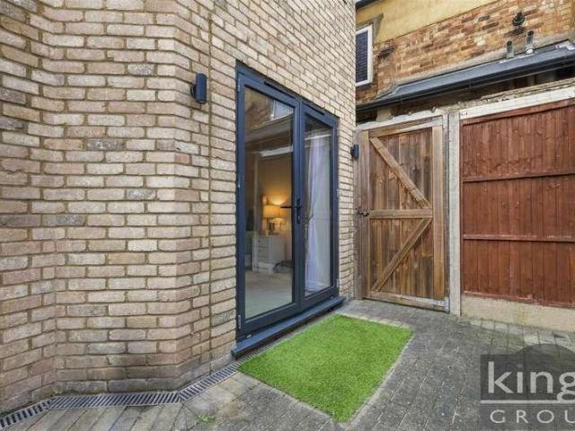 Flat for sale in Barnet Vale, Greater London