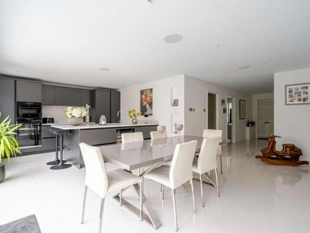 Flat for sale in Elmbridge, Surrey