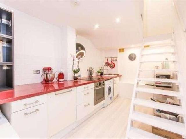 Flat for sale in London Borough of Hammersmith and Fulham, Greater London