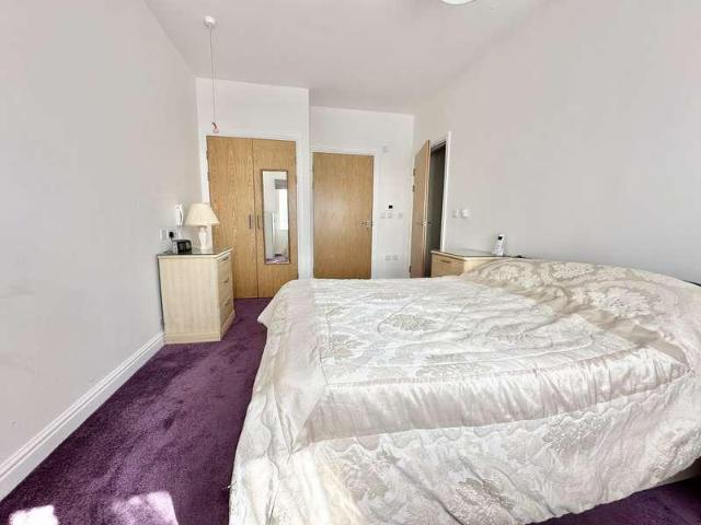 Flat for sale in Hart, Hampshire