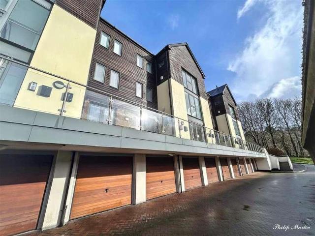 Flat for sale in Newham, Penweathers