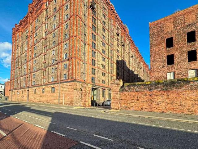 Flat for sale in Calderstones