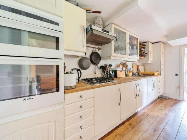 Flat for sale in North Sheen, Greater London