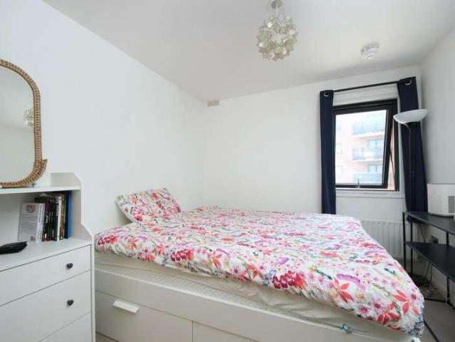 Flat for sale in London Borough of Ealing, Hanwell