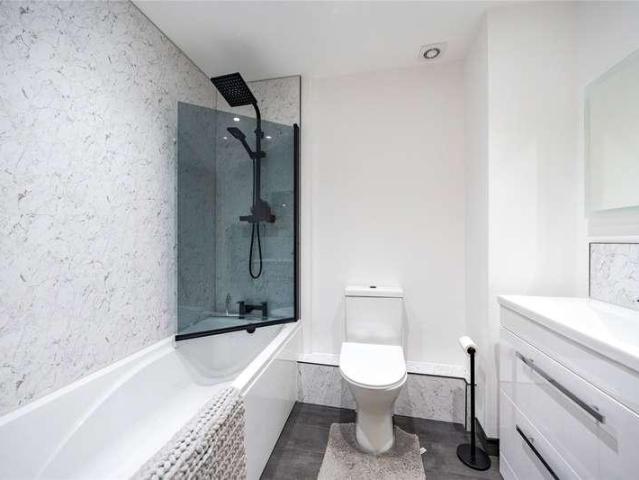 Flat for sale in Midway, Kent