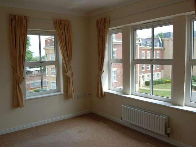 Flat for sale in Wotton, Gloucester