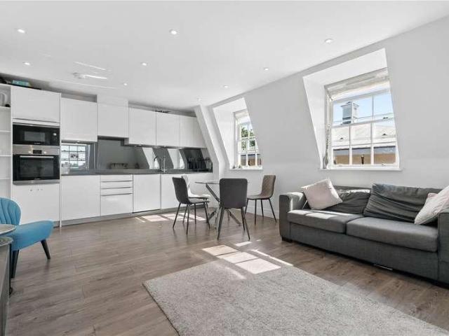 Flat for sale in London Borough of Hounslow, Strand