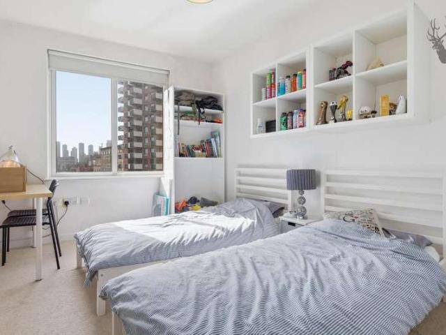 Flat for sale in Bromley-by-Bow, Poplar Grove