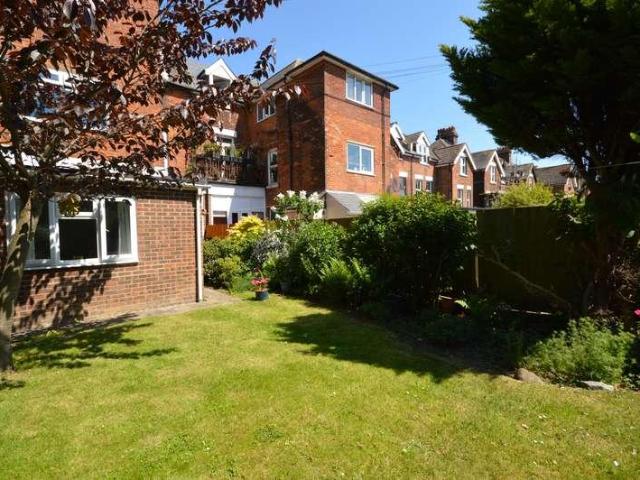 Flat for sale in Folkestone, Lynwood