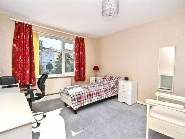 Flat for sale in Eastbourne, East Sussex