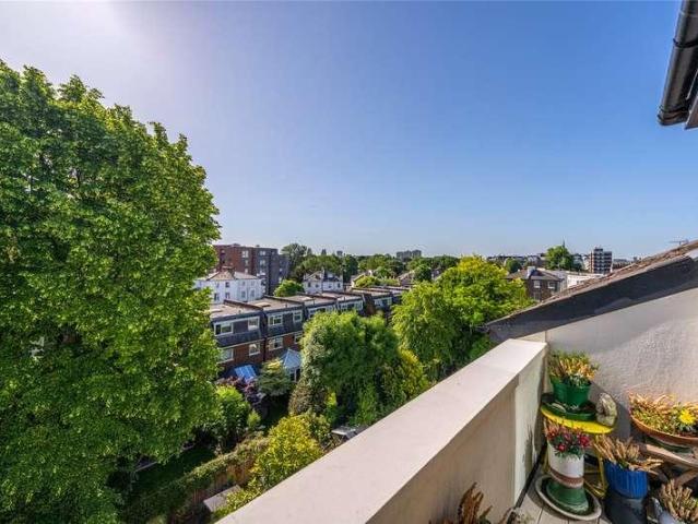 Flat for sale in South Hampstead, Greater London