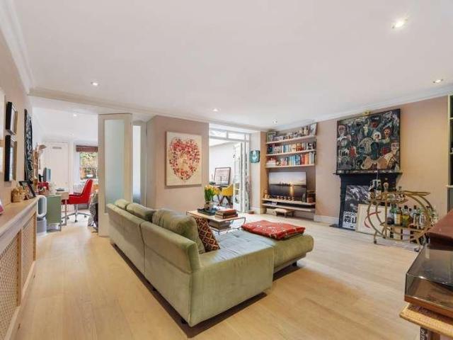 Flat for sale in Maida Vale, Greater London