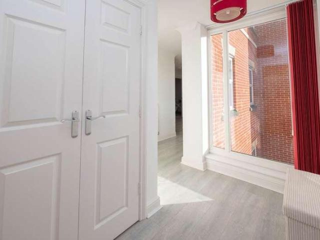 Flat for sale in The Bridge, Kent