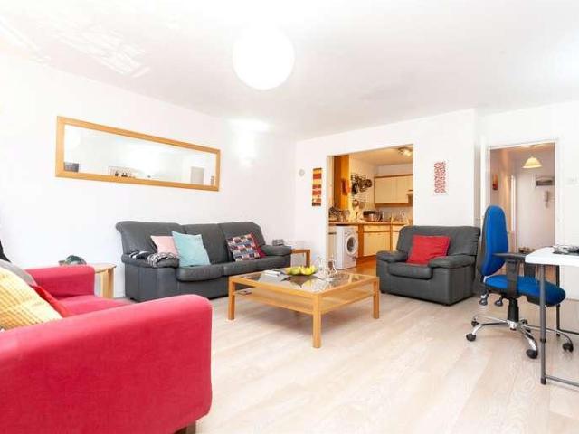 Flat for sale in Bethnal Green, Greater London
