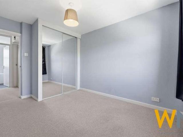 Flat for sale in Navestock Side, Essex