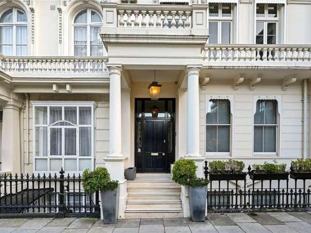 Flat for sale in Bayswater, Greater London