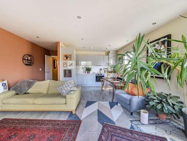 Flat for sale in Barton Park, Oxford