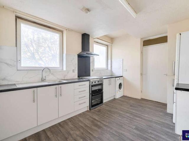 Flat for sale in London Borough of Islington, Greater London