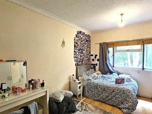 Flat for sale in Camberwell, Greater London