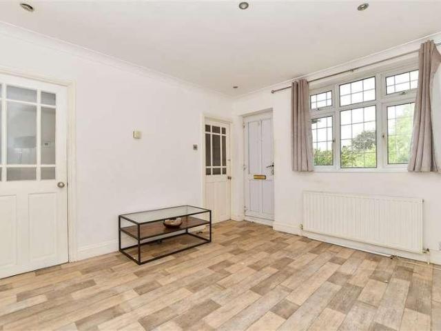Flat for sale in Elm Park, Greater London