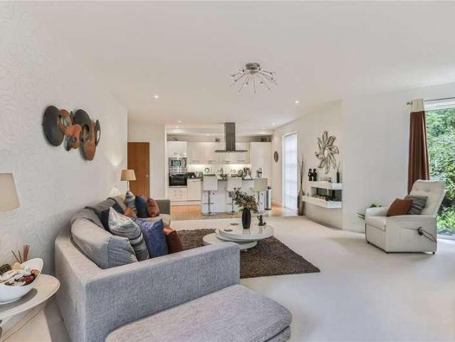 Flat for sale in Poole