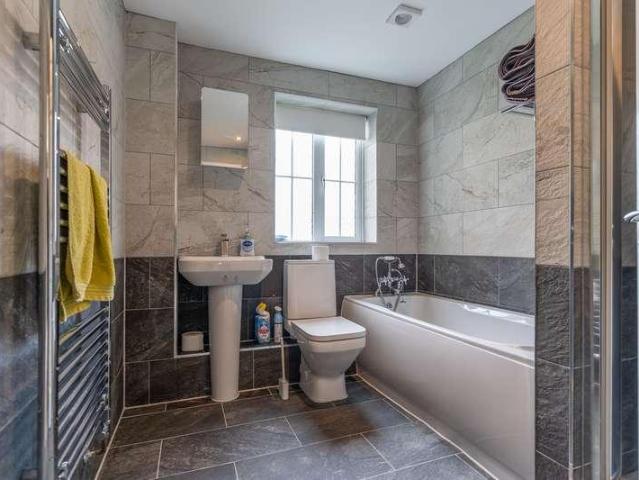 Flat for sale in Coedkernew, Wales