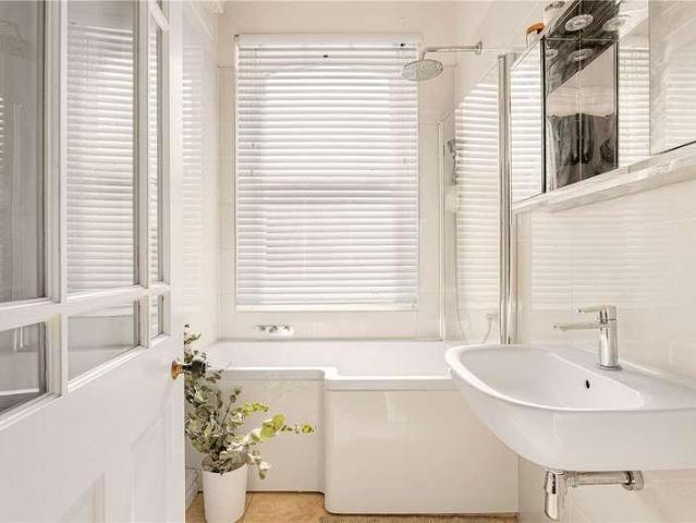 Flat for sale in London Borough of Haringey, Greater London